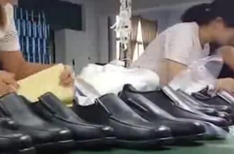 制造业危机！中国最大鞋厂，从10万人变成1万人